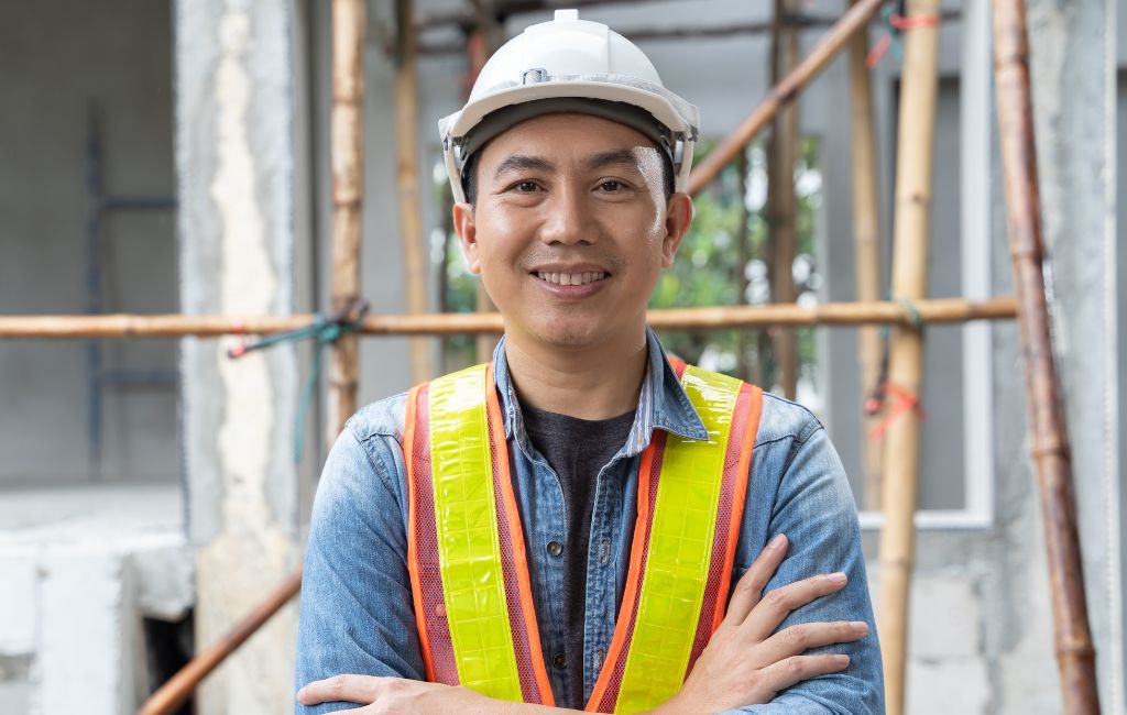 muncitor in constructii din Asia in Romania